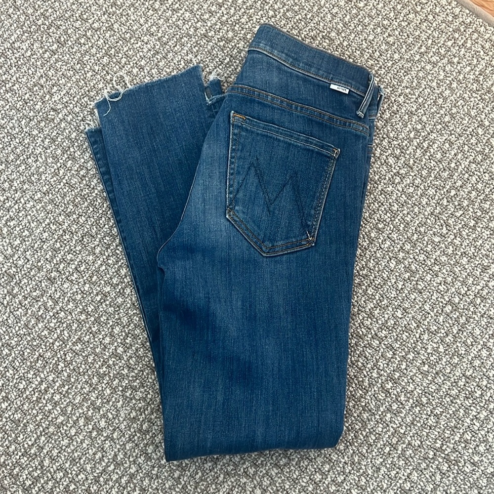 Mother Jean Insider Crop Step Fray. In good condition